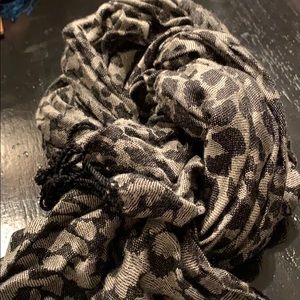 Black and white scarf